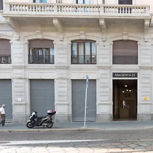 https://roomy-apts-in-the-heart-of-milano.italymilanhotels.net